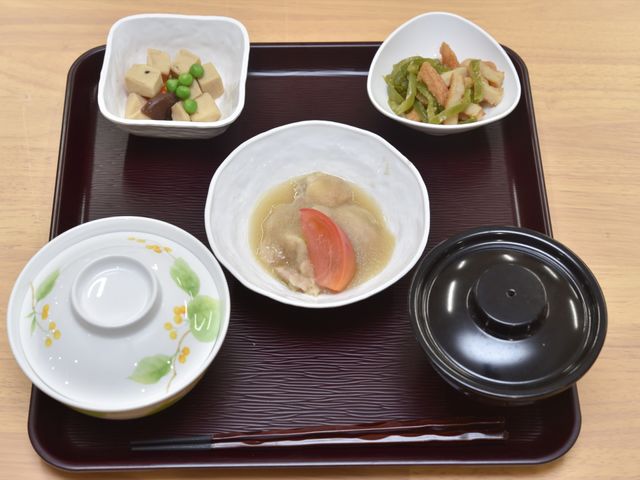 栄養バランスの食事セット 食事 栄養を考えたバランスの取れたお食事です。健康な毎日をサポートする食事をご提供いたします。