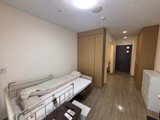 ベッドが配置された居室