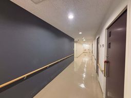 手すりのある廊下