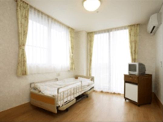 居室には収納スペースやフリースペースがある。日々の生活スペースを広く使うことができる快適な環境である。