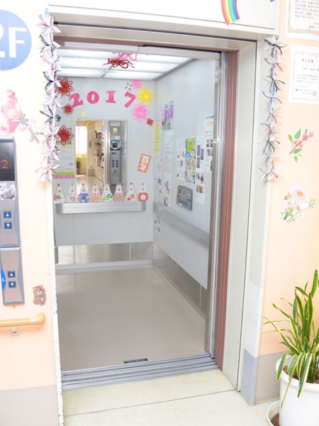 エレベーターの入り口