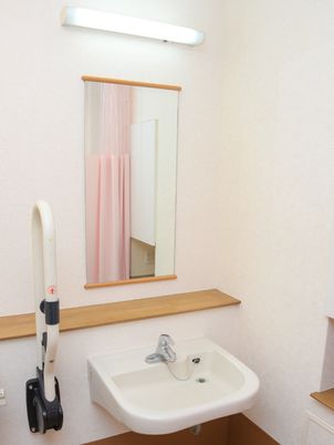 手すり付き洗面台