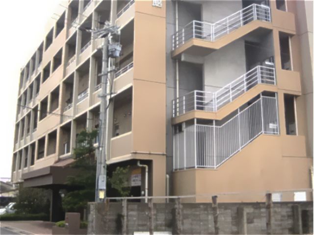 多階建て施設の外観 外観 清潔感のある明るい建物外観は、来訪者を歓迎します。バリアフリー設計でどなたでも安心してお過ごしいただけます。