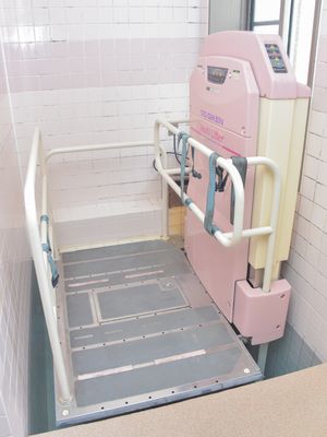 浴室用リフト設備
