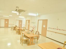 明るい食堂の様子