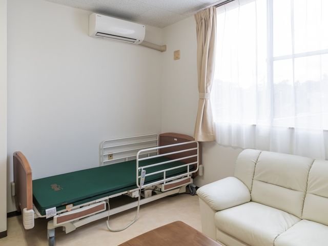 快適な居室 居室 快適さを感じることができる落ち着いた環境の居室です。自然光が差し込む明るい空間が広がっています。