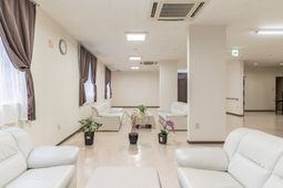 ゆったりとしたラウンジ風景