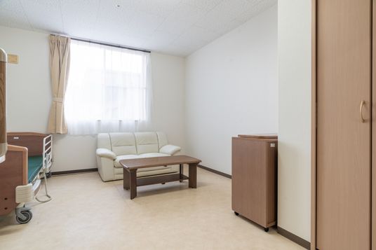 日差し差し込む居室