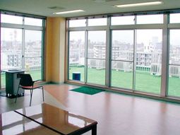 明るい多目的スペース