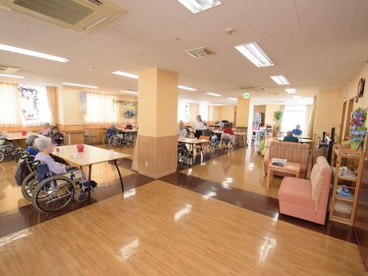 広々とした共有ラウンジ