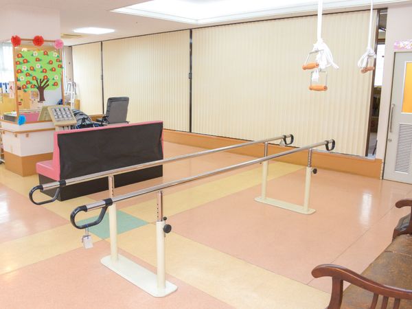 機能訓練器具のある室内