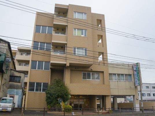 多階層の建物外観