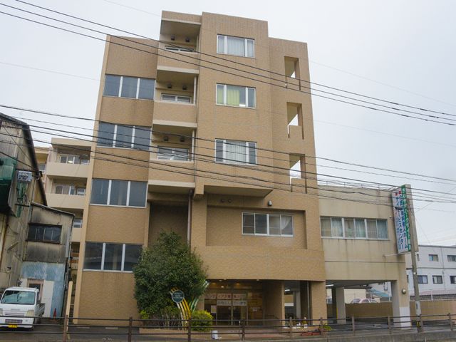 多階層の建物外観