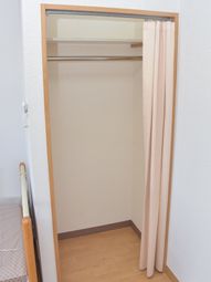 清潔なクローゼット空間