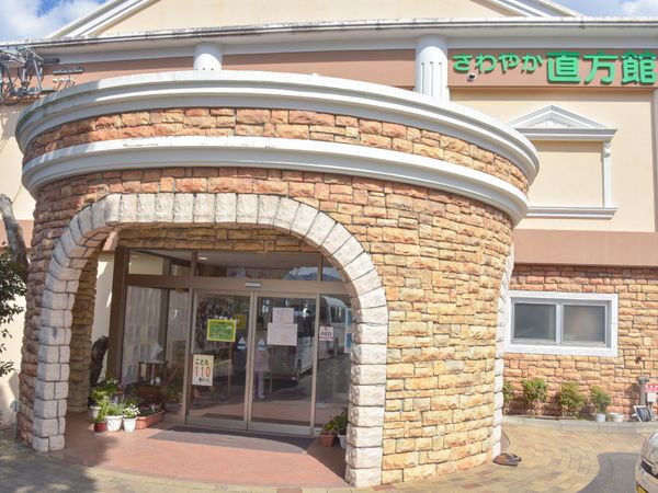 エントランスの石造りアーチ