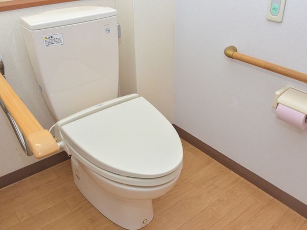 手すり付き洋式トイレ