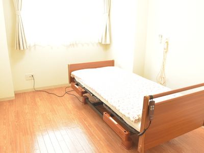 居室の清潔なベッド