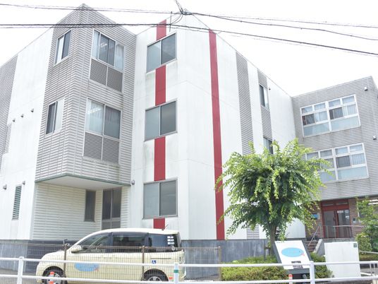 現代的な建物の外観