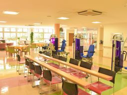 明るいリハビリ室