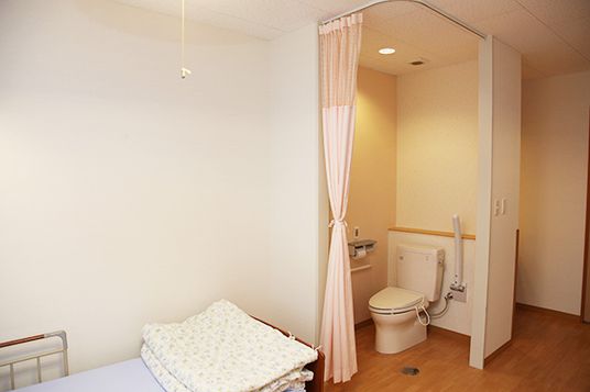 静かな居室とトイレ