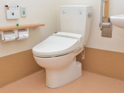 バリアフリー設計のトイレ