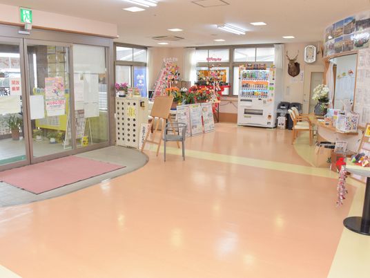 明るいエントランスの様子