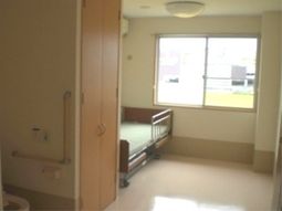 明るく広々した居室