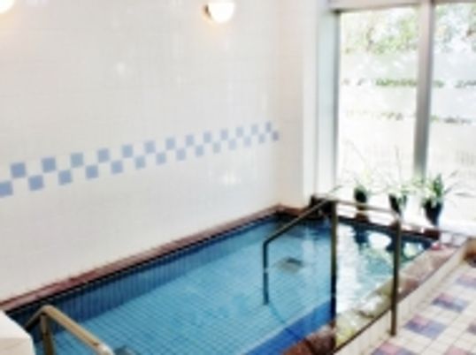 自然光あふれる浴室