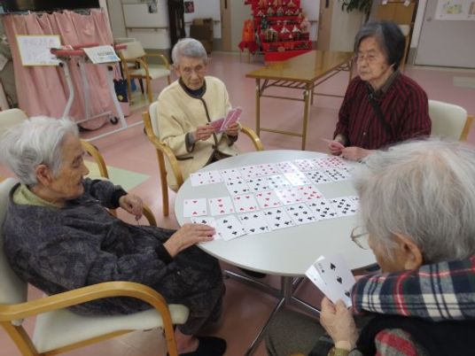 高齢者のカードゲーム