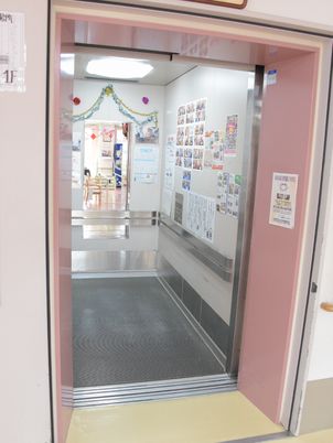 エレベーター入口の風景