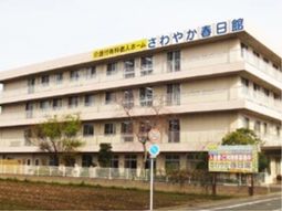 明るい色の外観