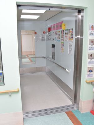 案内掲示があるエレベーター