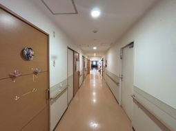 手すりのある廊下