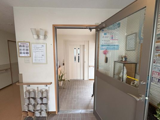 幅広い入口の出入口