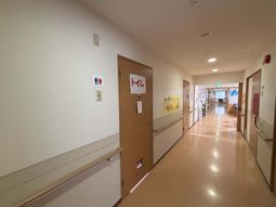 手すり付きの廊下