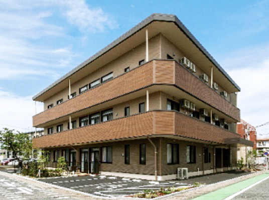 三階建ての建物外観