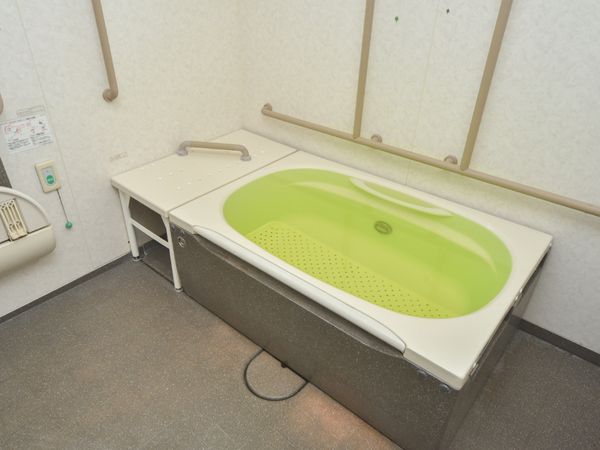 手すり付き浴槽