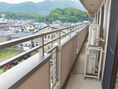 山々を望むバルコニー
