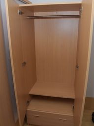 きれいな木製クローゼット