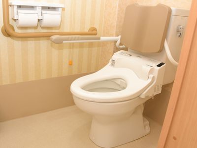 バリアフリー設計のトイレ