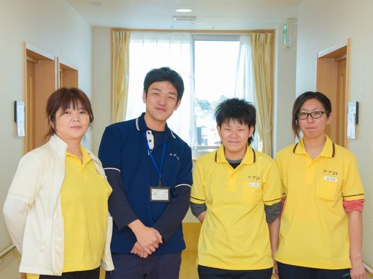 スタッフ集合写真