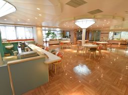 明るいダイニングスペース