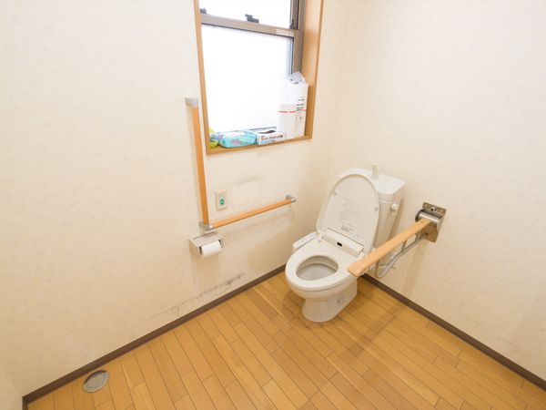 手すり付きトイレ空間