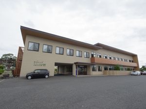 広々とした施設の外観