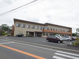 広々とした施設の外観