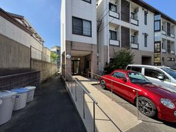 車椅子対応の建物外観