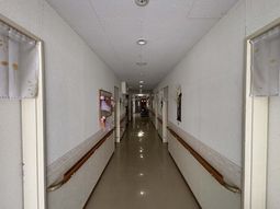 手すり付きの廊下