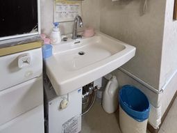 手洗い場の洗面台