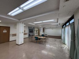 明るい室内のダイニングルーム
