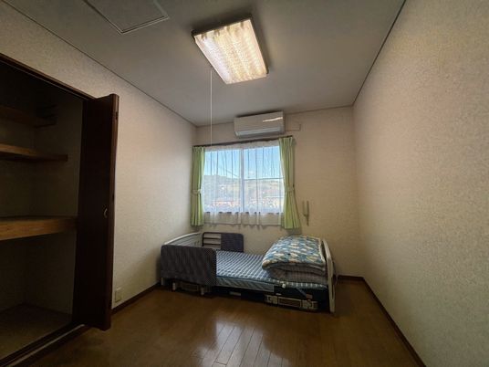 落ち着いた雰囲気の居室